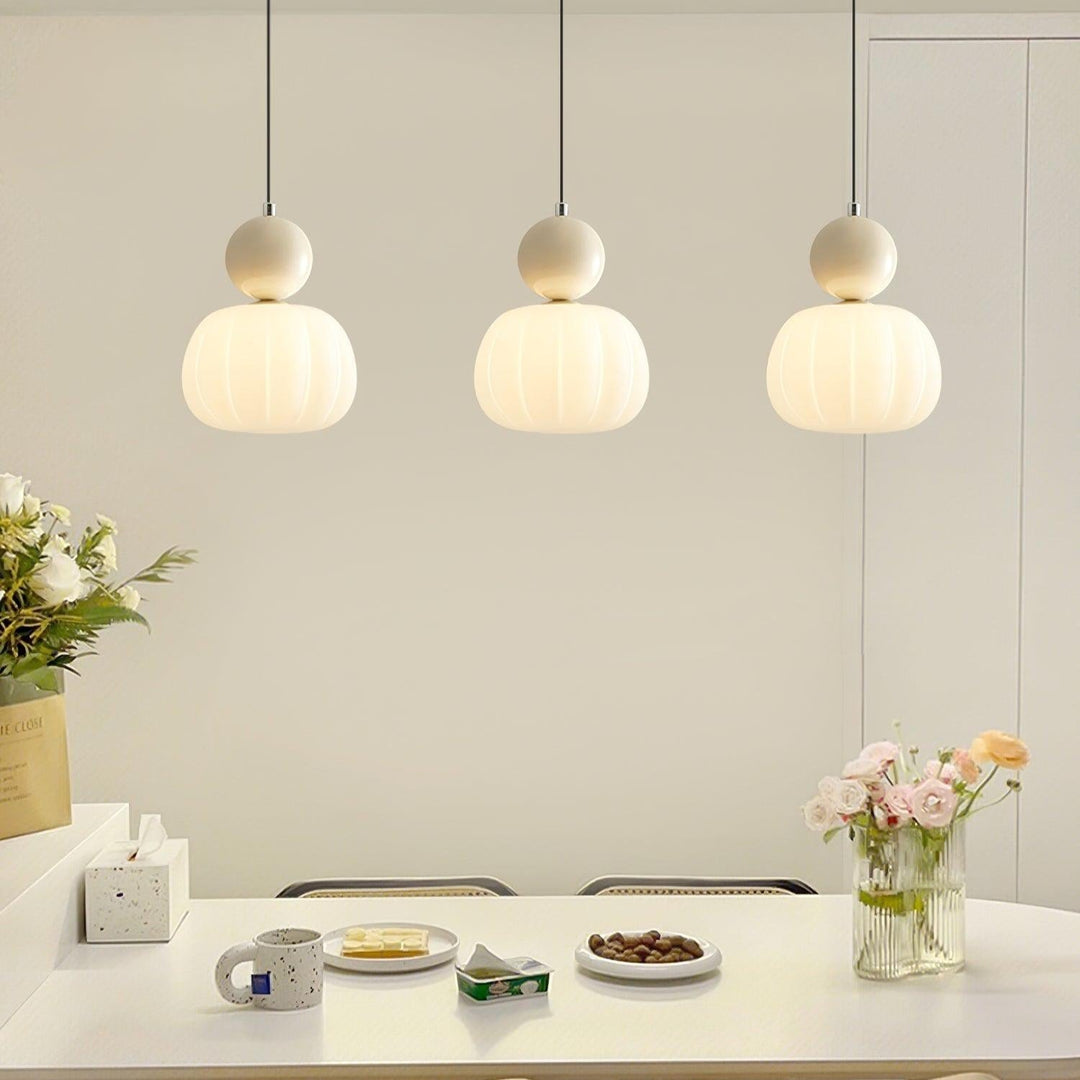 Yedra Pendant Lamp | Organic Round Acrylic Design
